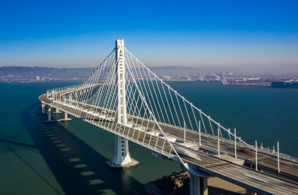 Comment utiliser les technologies de capteurs pour surveiller la santé des ponts et des structures?