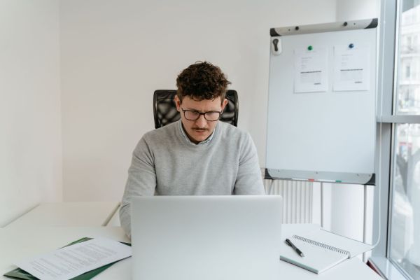 Devenez expert en prompt engineering ai : guide pratique essentiel
