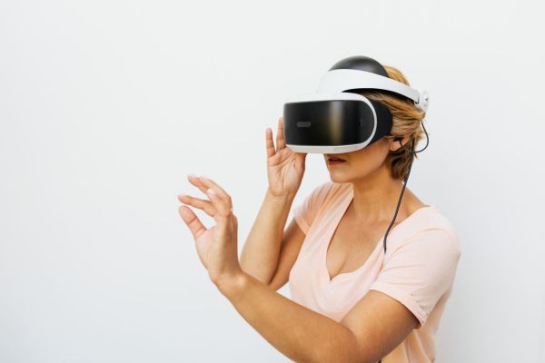 Quels sont les défis de la conception de jeux vidéo pour les casques de réalité mixte?